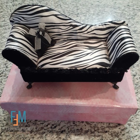 3 Piece Sofa and High Heels Jewelry Box and Ring Holders Set - Picture 10 of 12